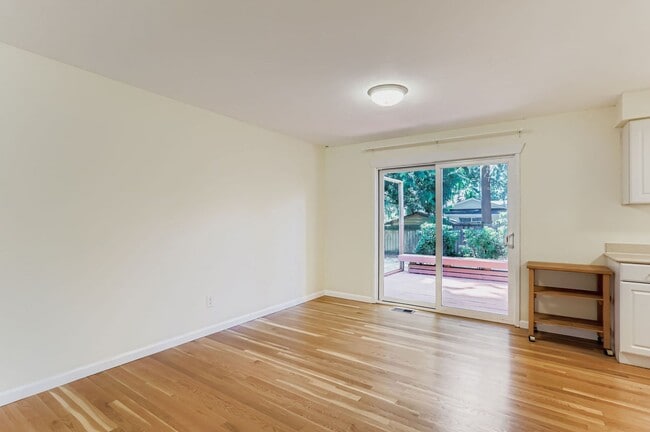Building Photo - 3bd/2ba Sammamish House