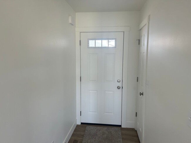 Building Photo - Newly Built Townhouse