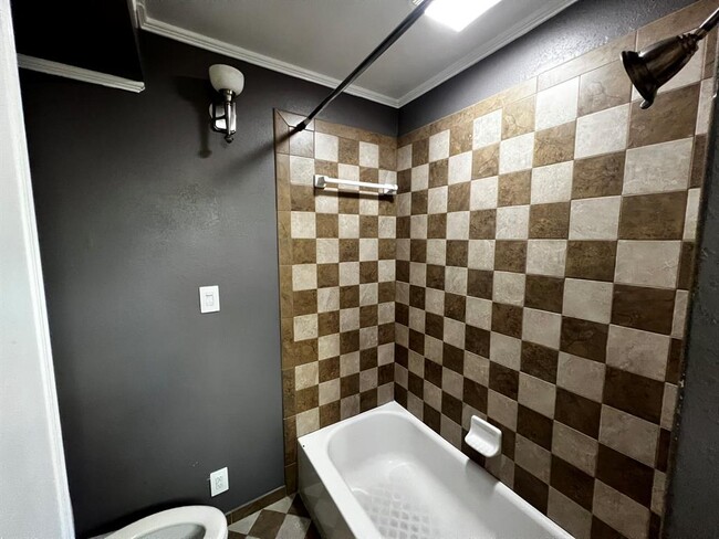 Foto del edificio - 9954 Genard Rd