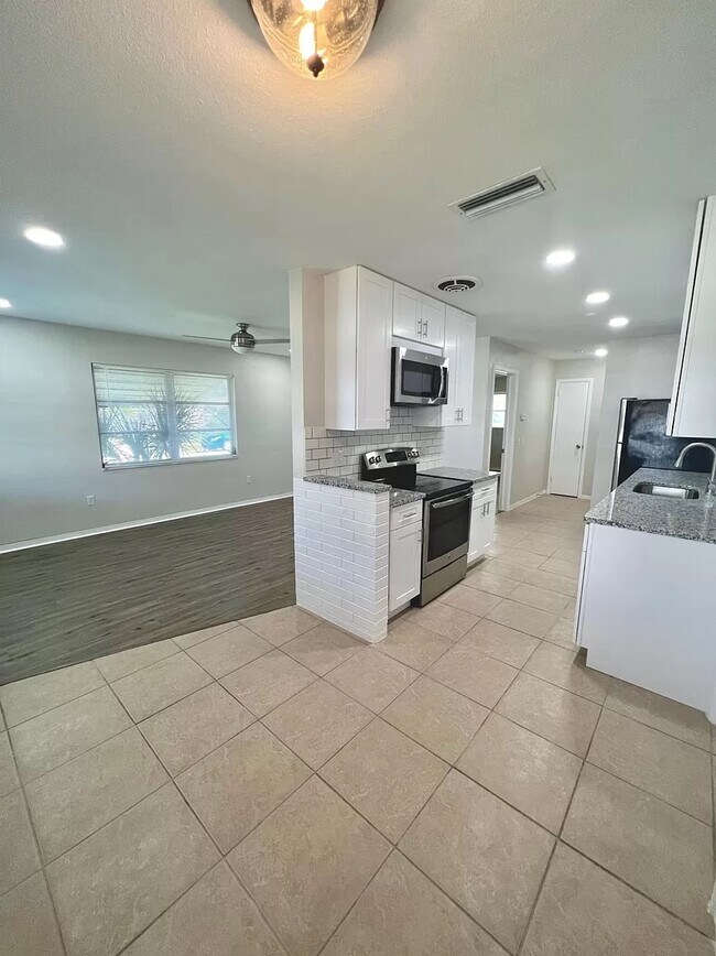 Foto del edificio - 3700 59th St N