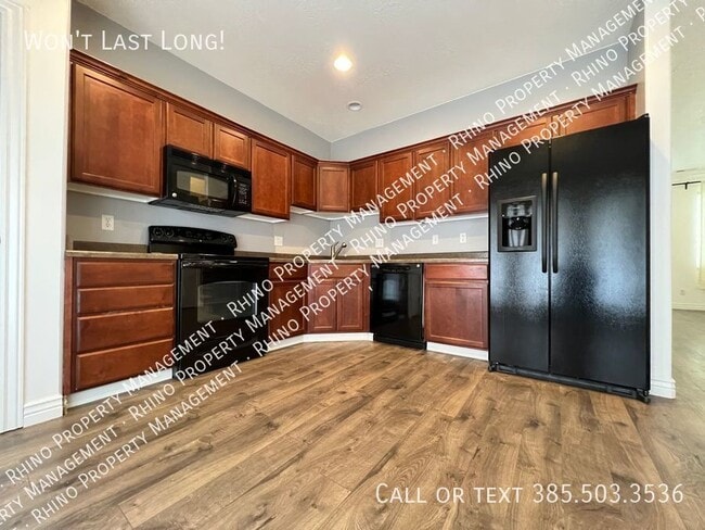 Building Photo - 3 Bd/2.5 Ba Townhouse in Draper