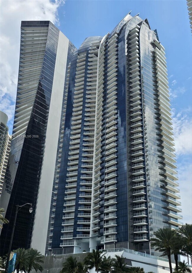 Foto del edificio - 17121 Collins Ave