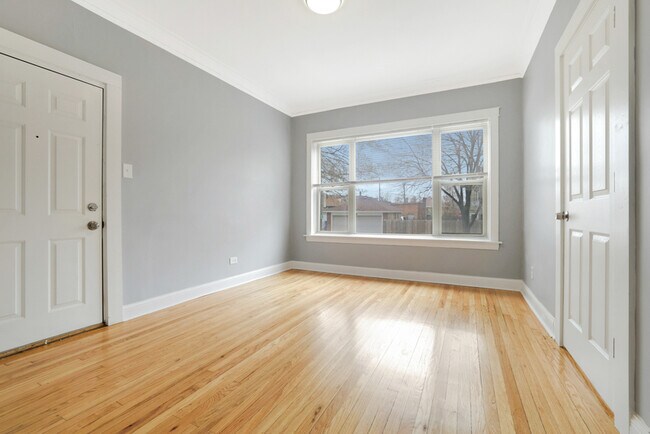 Foto del edificio - 1343 W 80th St