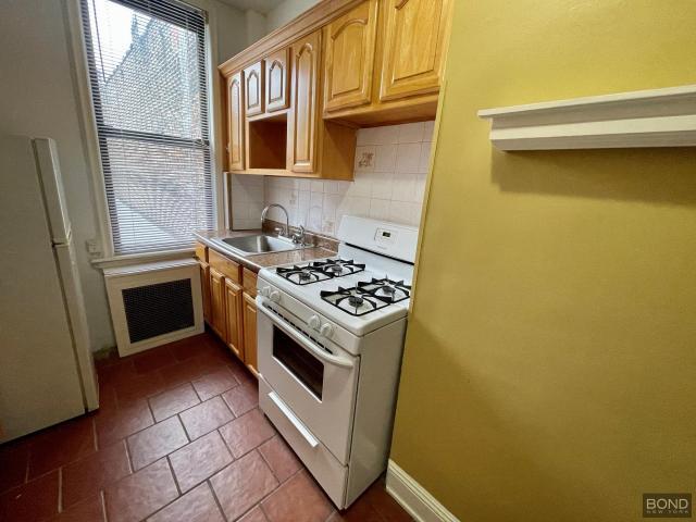 Building Photo - 2 bedroom in Queens NY 11103