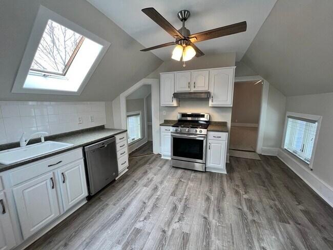 Building Photo - 16 Liberty St