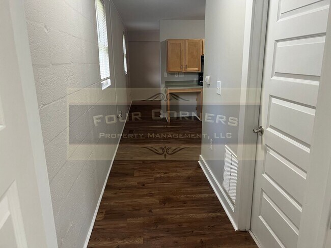 Building Photo - 1472 N Cherry St