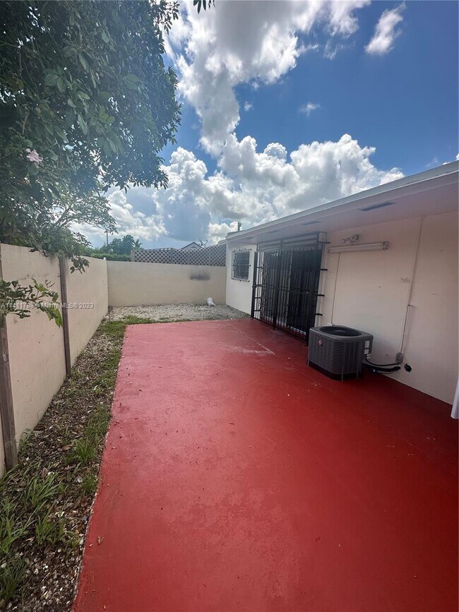 Foto del edificio - 13125 SW 18th Terrace