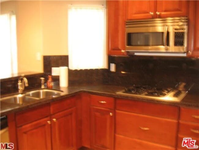 Building Photo - 1135 Rexford Dr