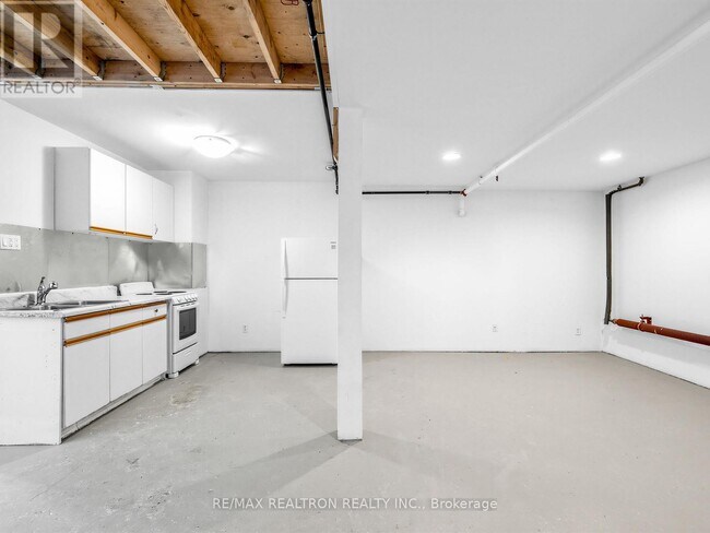 Photo du bâtiment - 221 Sterling Rd