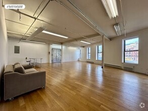 Building Photo - 435 S 5th St