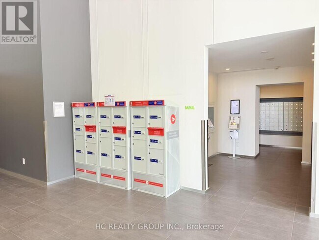 Photo du bâtiment - 360-360 Square One Dr