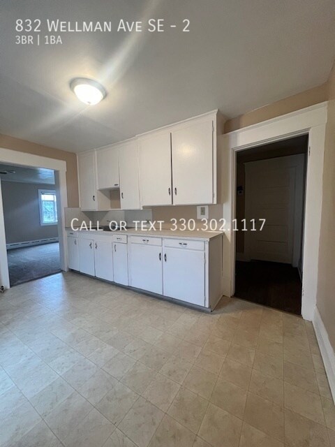 Building Photo - Spacious upper level 3 bedroom unit for re...