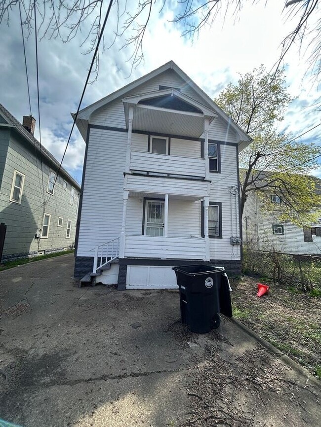 Building Photo - Charming 2-bedroom, 1-bathroom house locat...