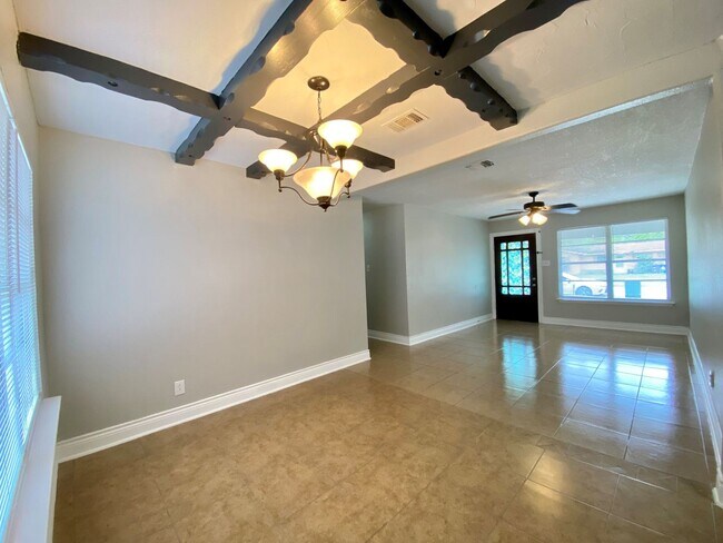 Foto del edificio - 3 Bedroom/2 Bath in Lackland Terrace Subdi...