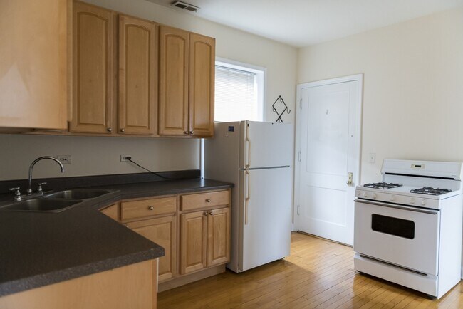 Building Photo - 2315 N Greenview Ave