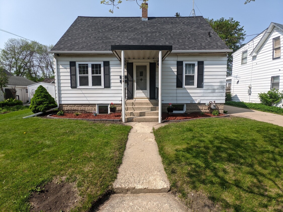 Primary Photo - 113 11th St NE