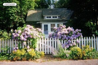 Building Photo - 110 Burnett St
