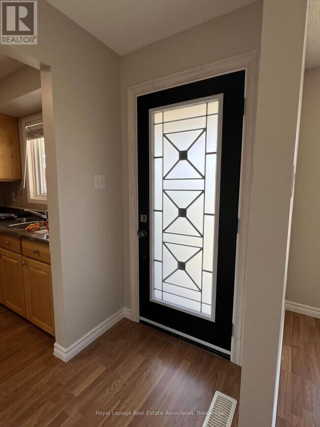 Photo du bâtiment - 86 Overlea Crescent