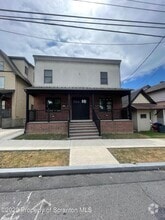 Building Photo - 436 Larch St