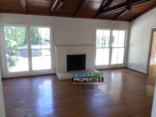 Foto del edificio - Walk To Orinda Middle School