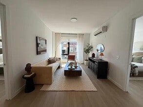 Building Photo - 158 Lott St