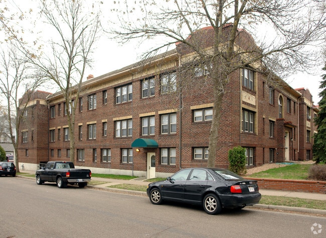 372 Cleveland Ave N - 372 Cleveland Avenue North