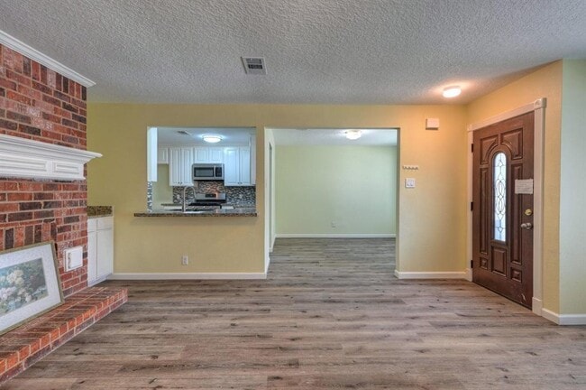 Building Photo - 13822 Trumpetvine St