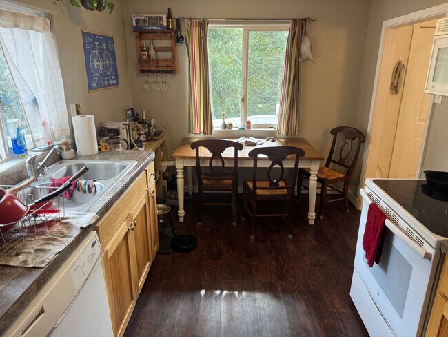 Foto del edificio - Great Single Level Home in Oakridge!