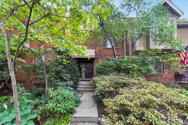 Building Photo - 992 Neil Ave