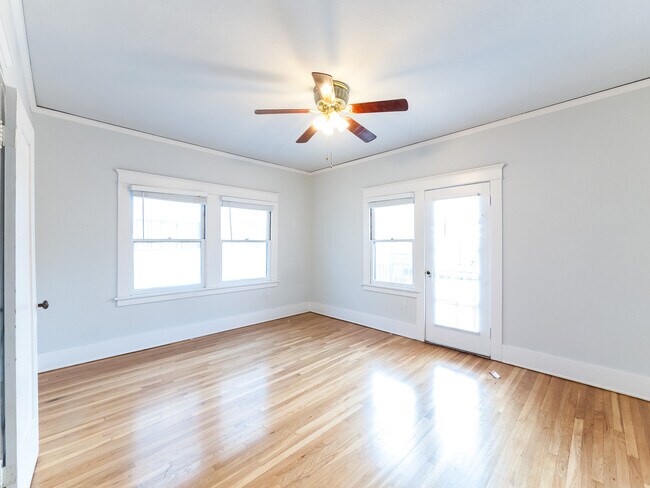 Building Photo - 433 S New Hampshire Ave