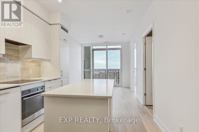 Building Photo - 30 Elm Dr W