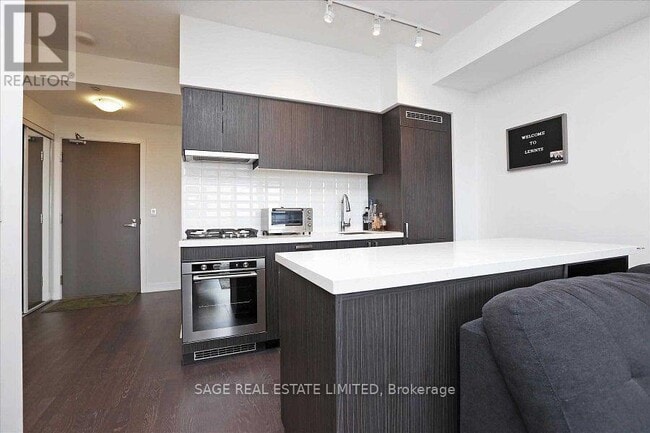 Building Photo - 501-501 St Clair Ave W