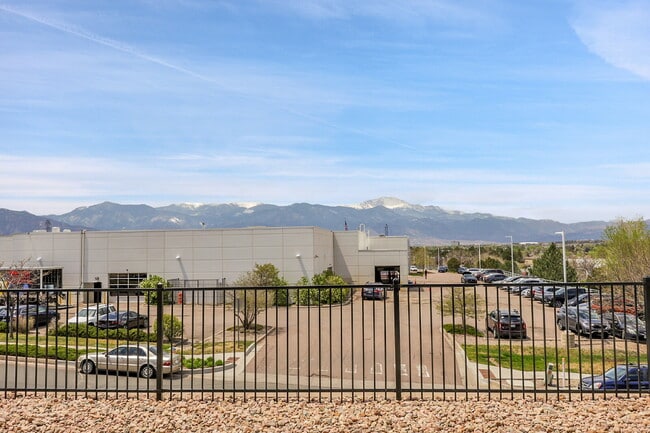 Building Photo - $2,300 - 3 Bed, 2.5 Bath Updated Townhome ...
