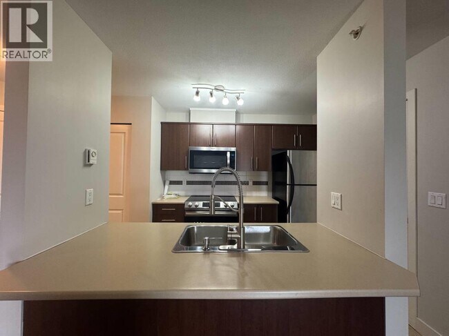 Photo du bâtiment - 12238-12224 224 St