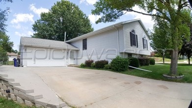 Building Photo - 1504 Brookdale Ln NE