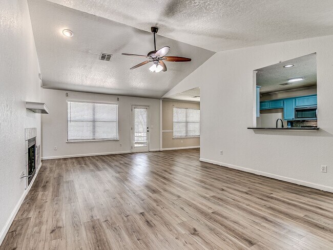 Foto del edificio - Updated Home + Edmond Schools