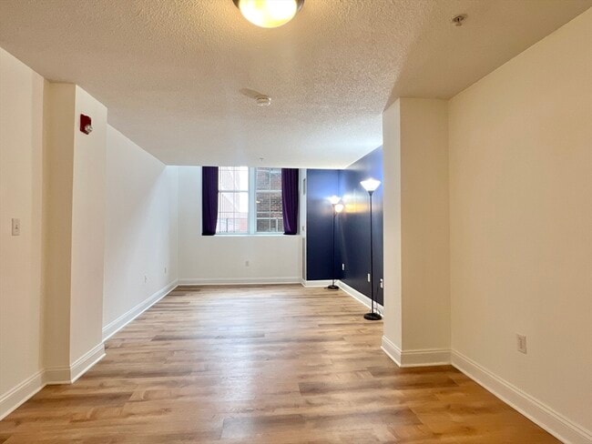 Building Photo - 200 Market St