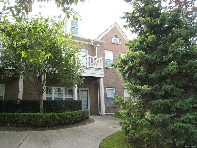 Building Photo - 635 W Bluff Ct