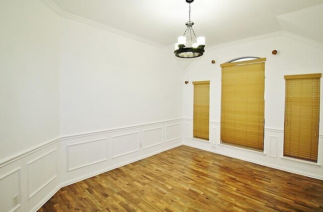 Foto del edificio - 5840 Somerton Dr