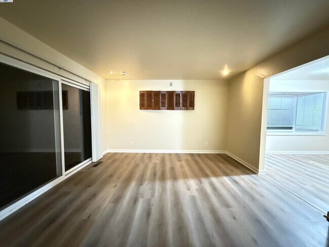 Foto del edificio - 1420 Primrose Way
