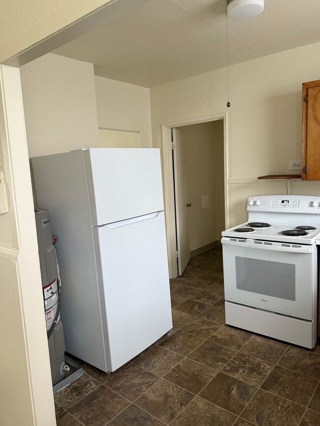 Building Photo - Cute 3 bed house, Great price!