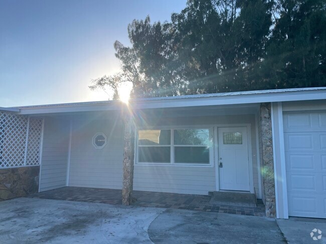 Building Photo - 301 S Jenkins Rd