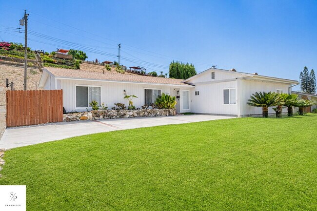 Foto del edificio - Furnished 5-Bedroom Home Near the 57 & 60 — Ideal for Roommates or Students