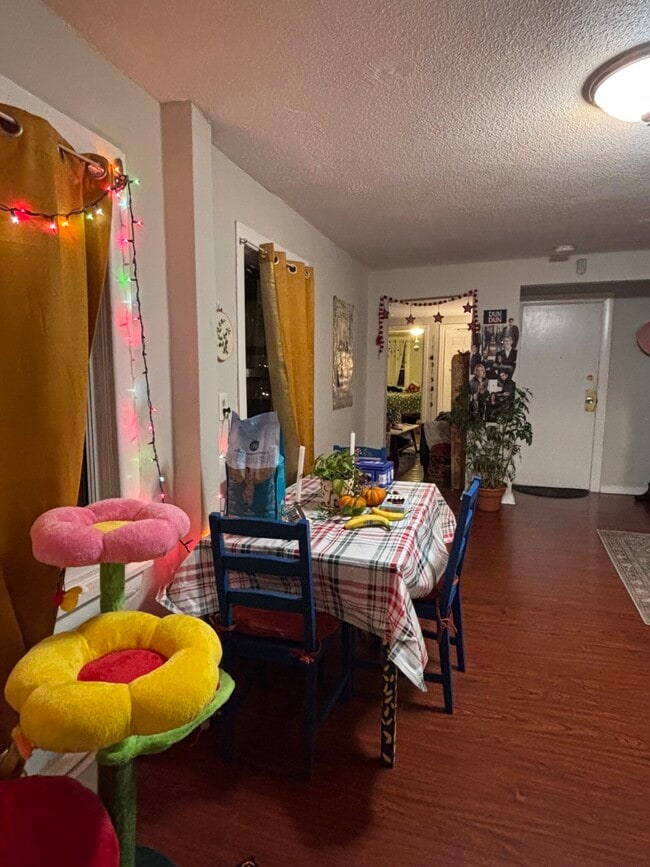 Building Photo - 247 Bennington St