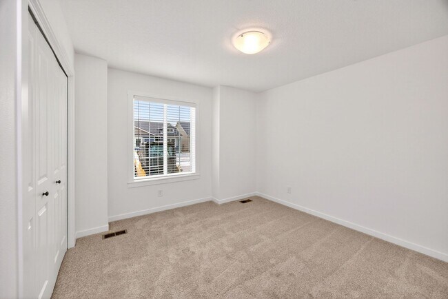 Building Photo - HIGH-END COMFORT!! 4 Bedroom, 3 Bathroom Home in Ankeny!