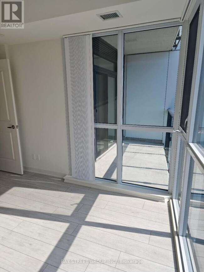 Photo du bâtiment - 4955-4955 Yonge St