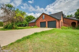 Building Photo - 731 N Walnut Grove Rd
