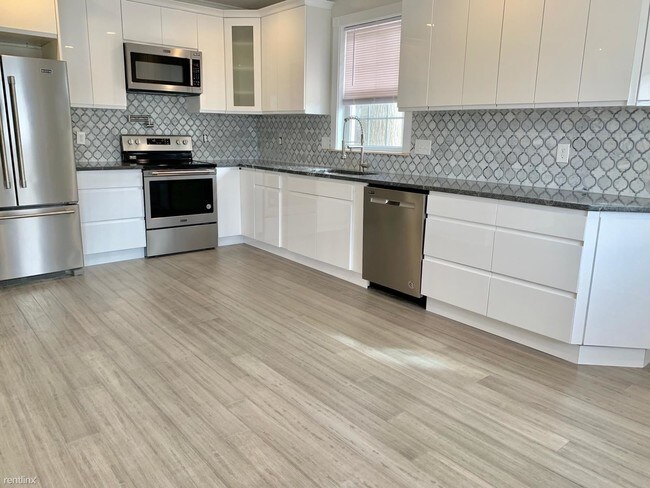 Foto del edificio - 4 br, 2 bath House - 617 Dixwell ave