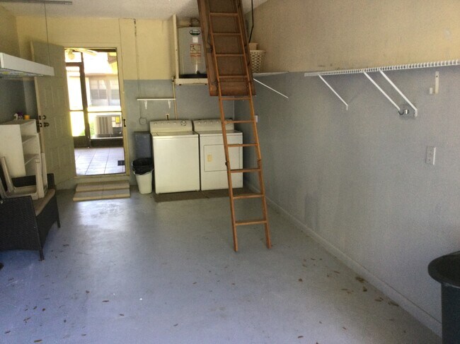 Foto del edificio - 1677 Fry Ct