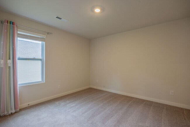 Building Photo - 1071 Ross Farms Blvd